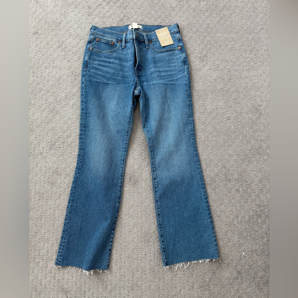 Madewell Mid-Rise Kick Out Crop Jeans in Cherryville Wash: Raw-Hem Edition - Picture 4 of 10